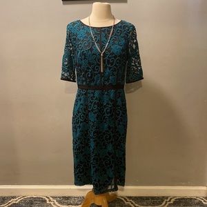 🔥 2/$25 Adrianna Papell green lace cocktail dress